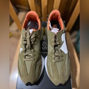NWT Figs New Balance 327 MARTINI OLIVE size 9.5 Men/11 Women UNISEX